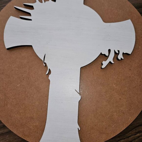 Laser cut wood cross with face - Picture 2 of 7